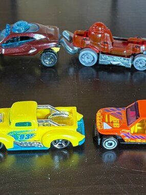 Lot of 8 Hot Wheels 1:64 Diecast Cars and Trucks - GUC